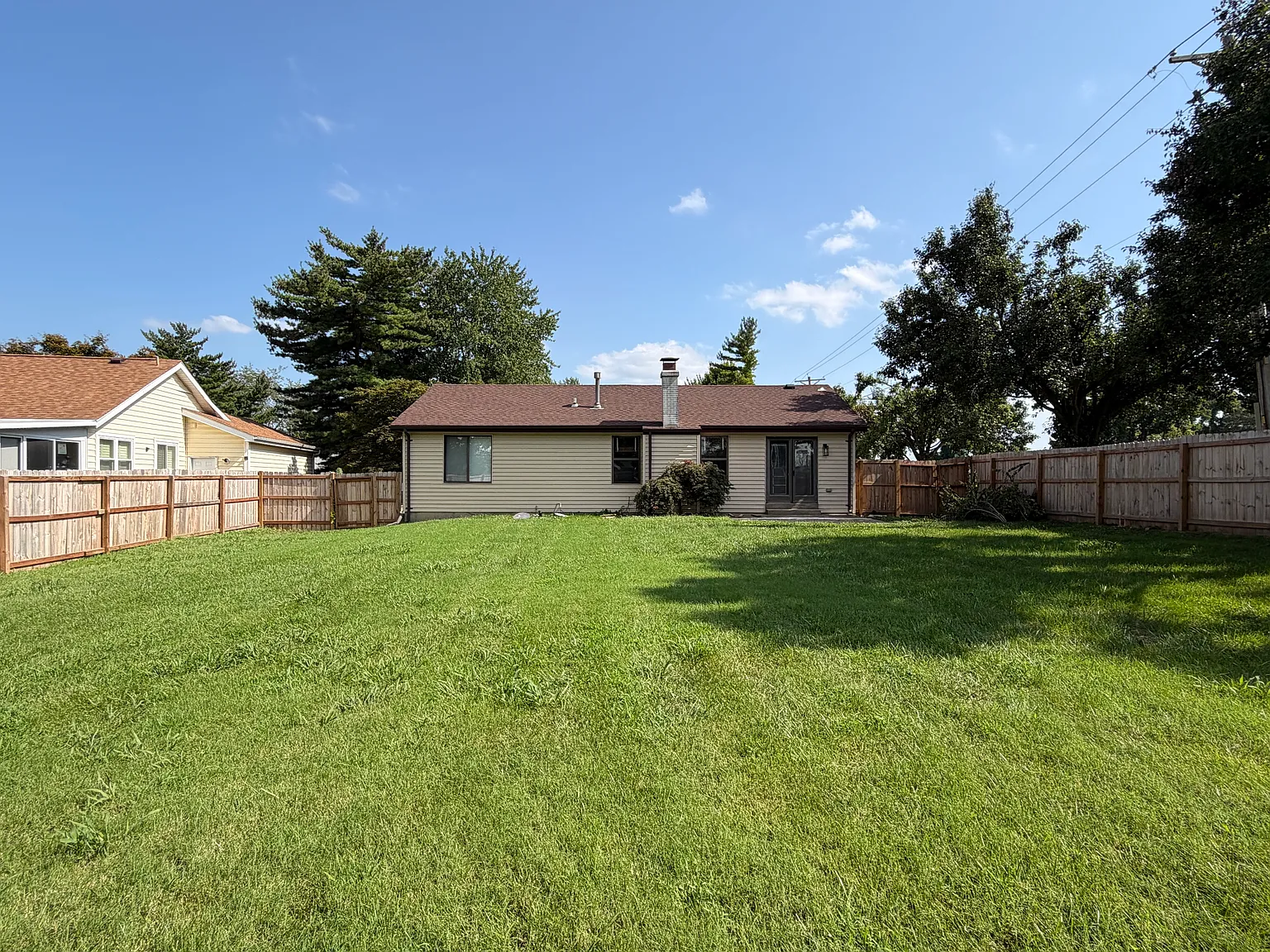 3 bed, 1175 sqft, $1,925 — Photo 3