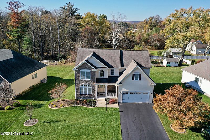 2nd image of 106 Steeple Way