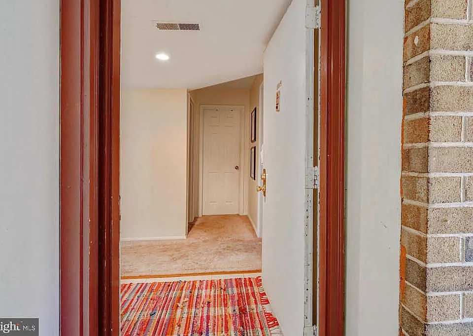 2 bed, 933 sqft, $2,000 — Photo 2