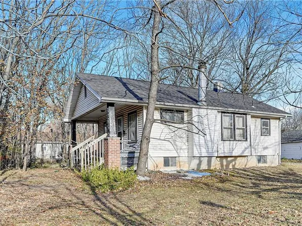 8245 Riley St, Overland Park, KS 66204