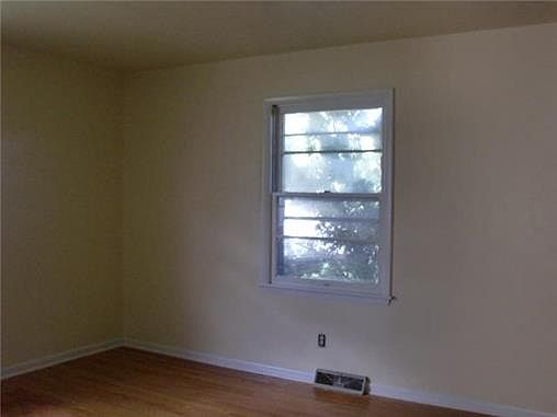 4th image of 2623 Franklin Ave