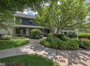 526 Foxwood Ln, Paoli, PA 19301