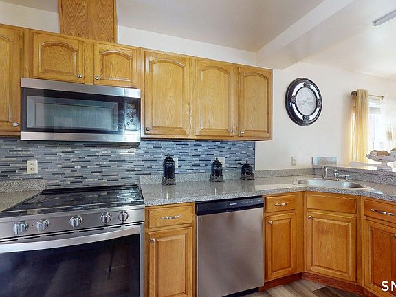 4th image of 64 Osten Boulevard #64