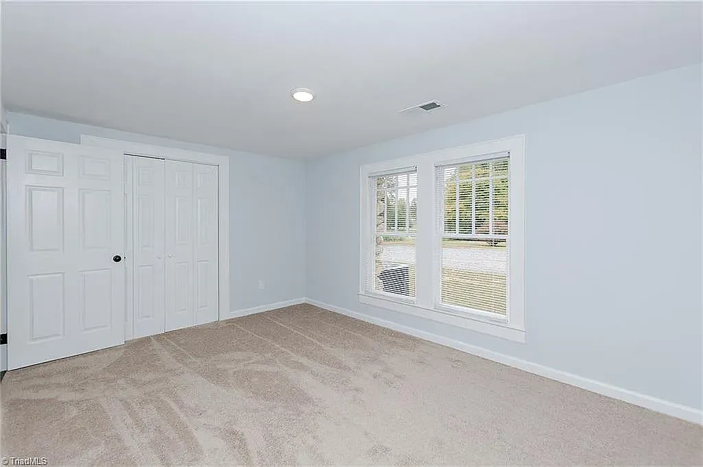 3 bed, 1271 sqft, $1,500 — Photo 2