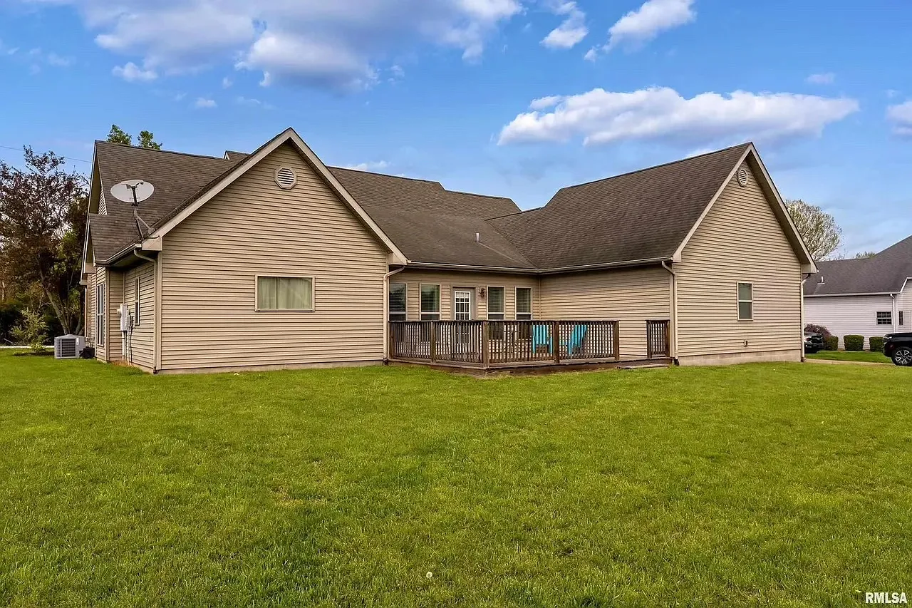 3 bed, 2.5 bath, 2470 sqft, $4,100 — Photo 3