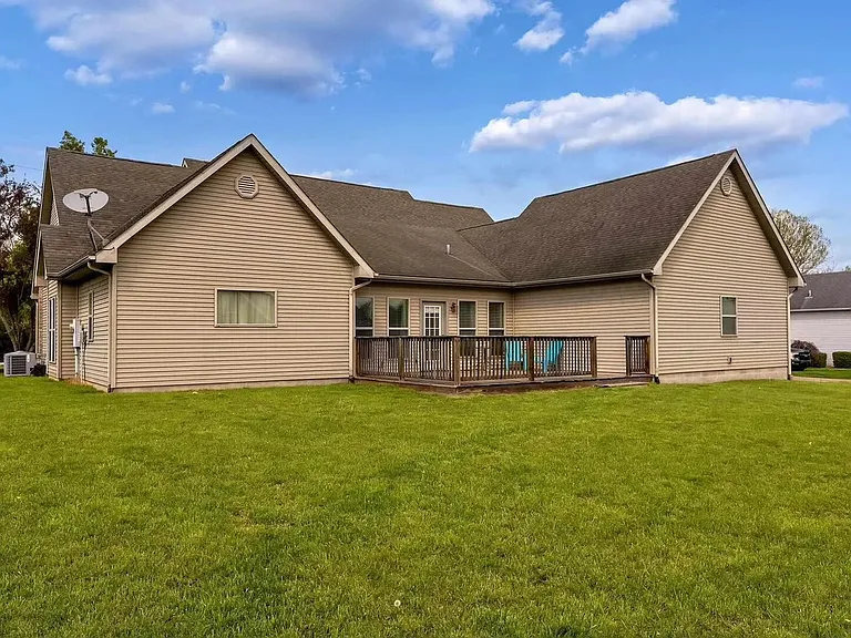 2207 Westminster Dr — Photo 3