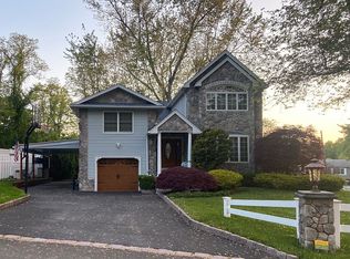 236 Valley Rd, Valley Cottage, NY 10989