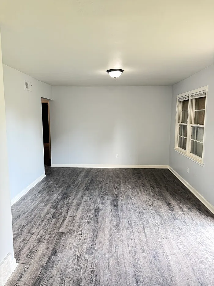 3 bed, 2.0 bath, $1,100 — Photo 2