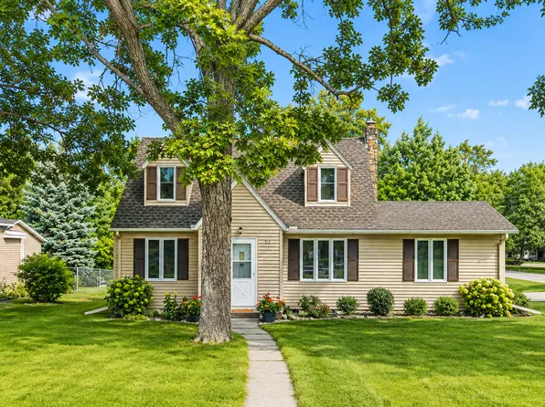 217 2nd Ave NE, New London, MN 56273