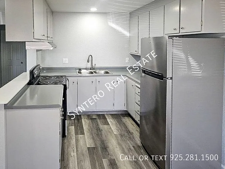 1524 Glazier Dr #4 — Photo 3