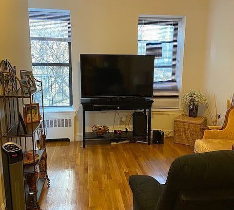 5th image of 305 E 56th St APT 4F