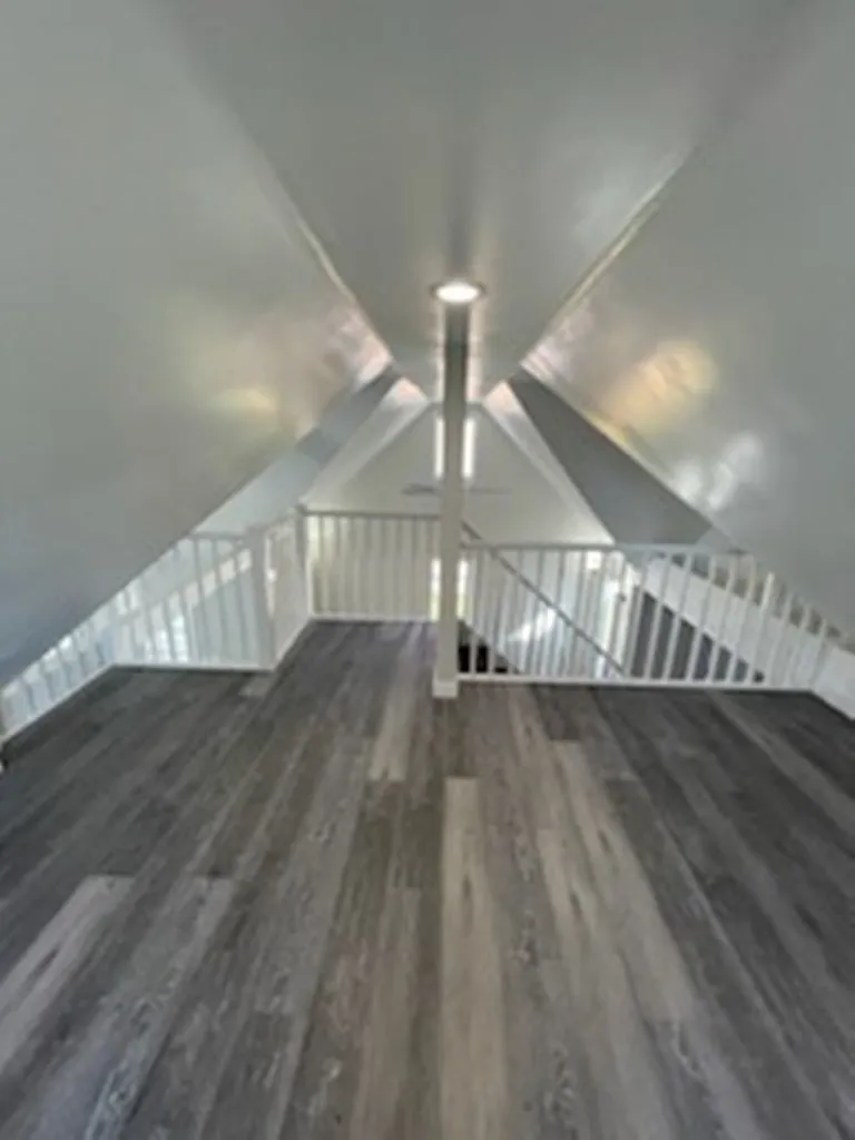 1 bed, 1077 sqft, $1,550 — Photo 3