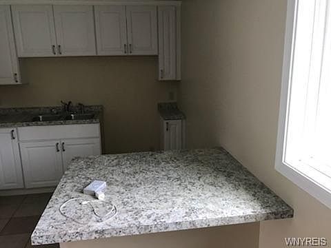 5th image of 10 Mayberry Dr W