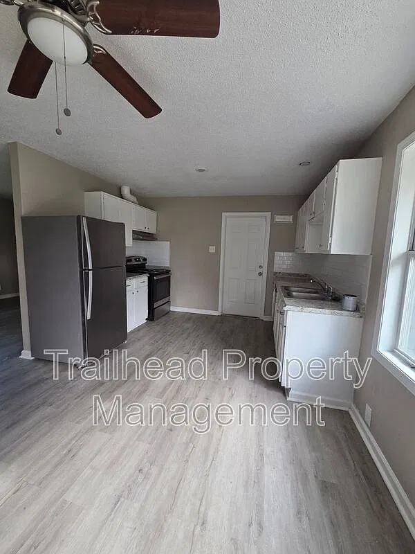 4 bed, 2.0 bath, 1092 sqft, $1,550 — Photo 3