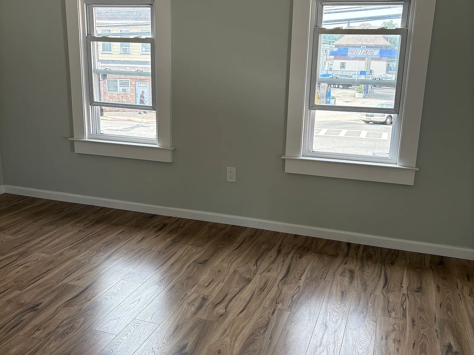 2 bed, $3,200 — Photo 1
