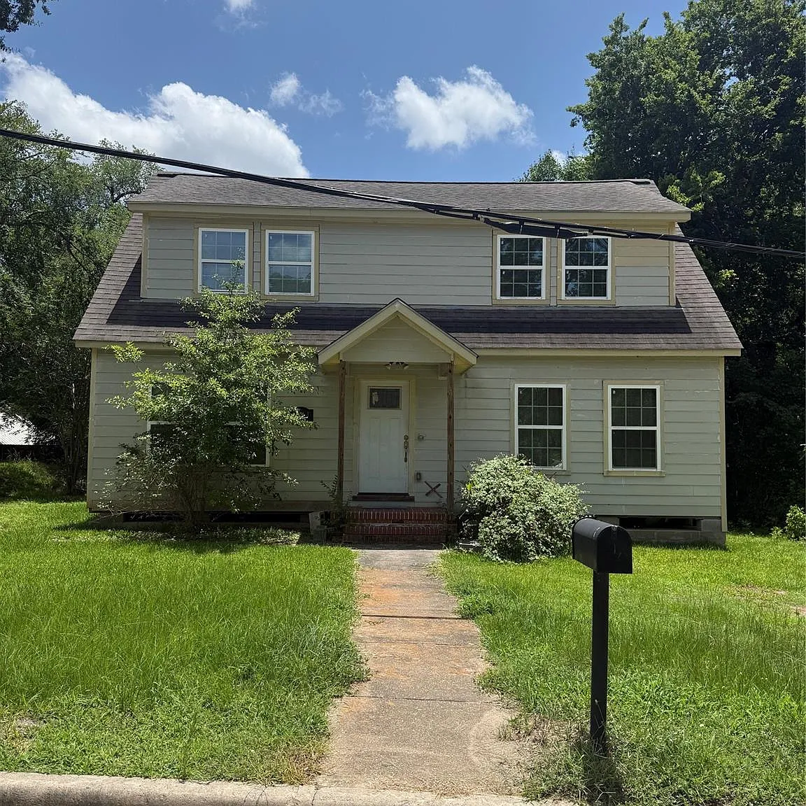 4 bed, 2.0 bath, 1640 sqft, $1,695 — Photo 1