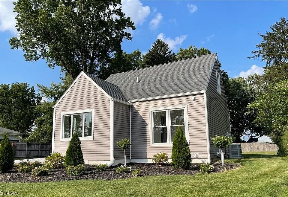 1st image of 1717 Thornapple Ave