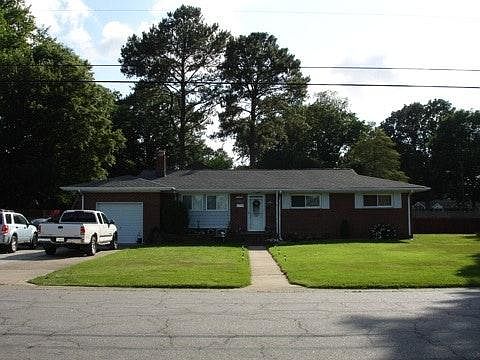 1st image of 1073 Norwich Ave