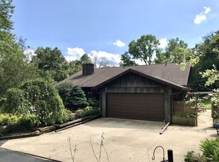 N1375 Red Oaks Dr, La Crosse, WI 54601