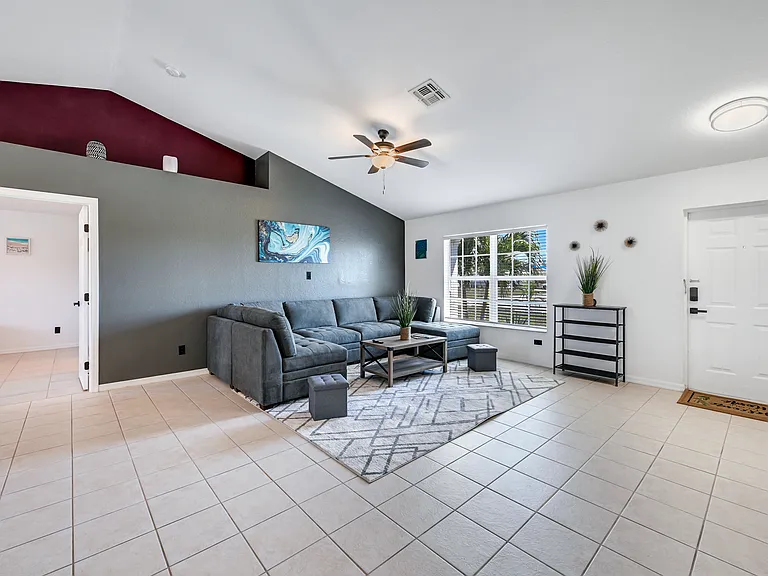 1218 SW 20th Ave — Photo 4