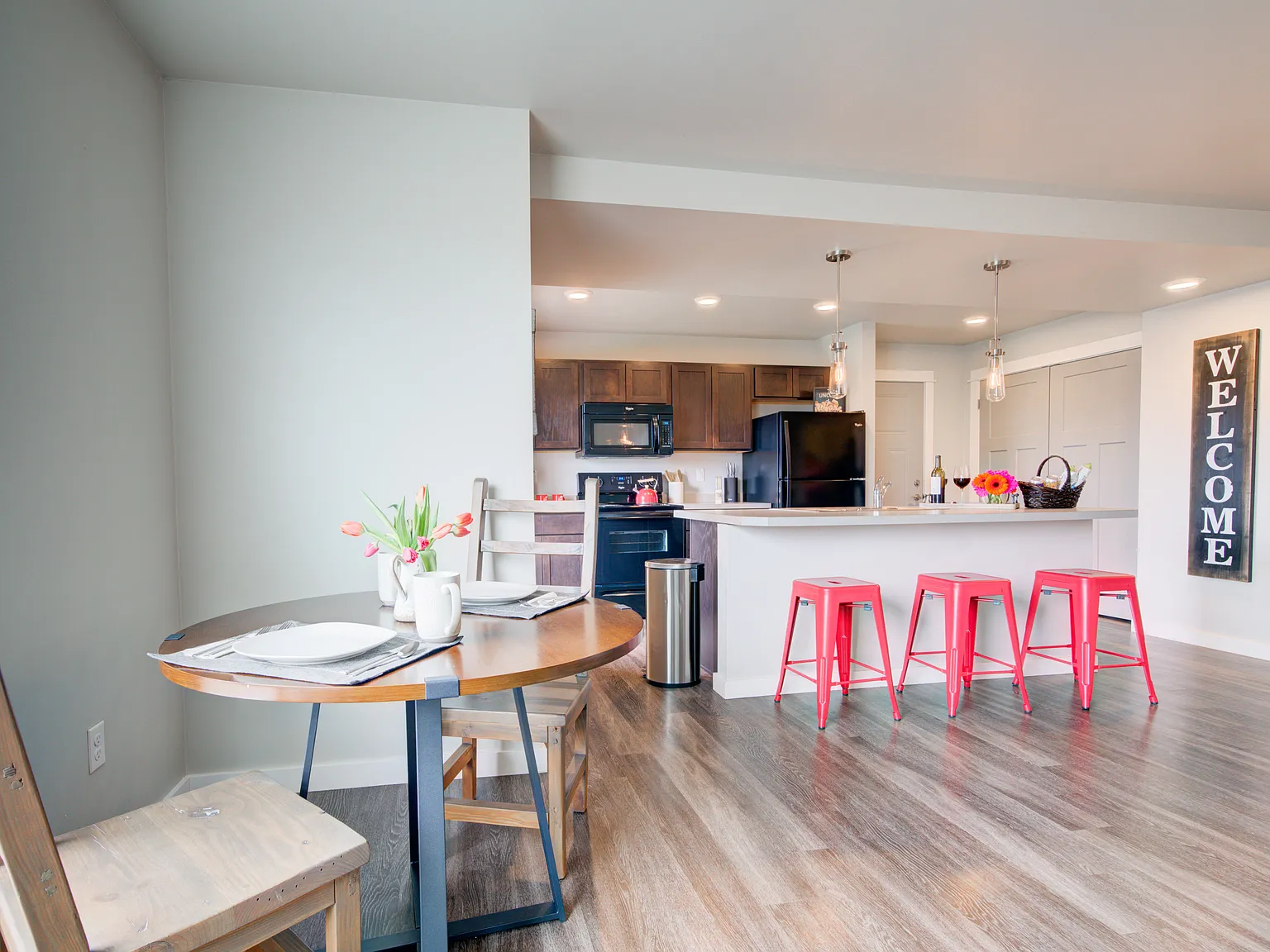 2 bed, 1000 sqft, $1,800 — Photo 4