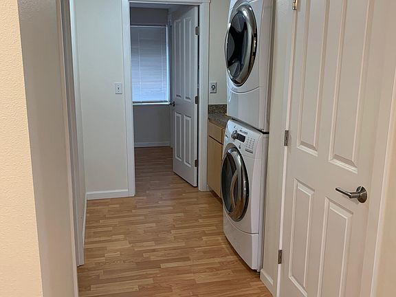 5th image of 1055 SE Midway Blvd #102