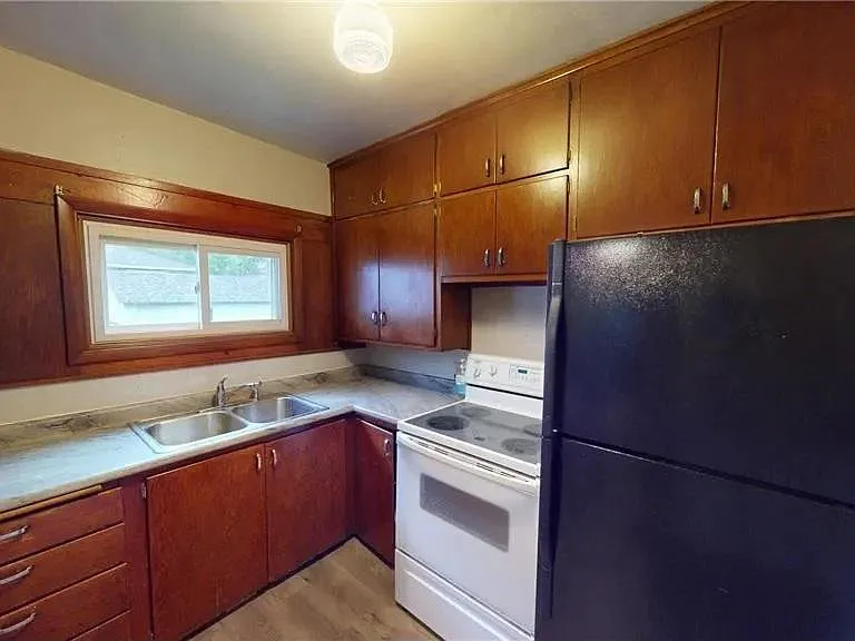 316 Court St — Photo 15