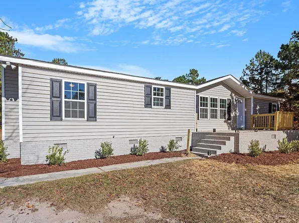 370 Rambeaut Rd, Spring Lake, NC 28390