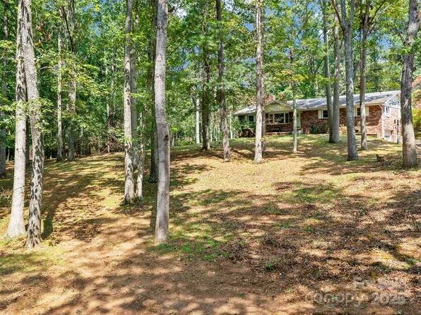 631 Macedonia Rd, Asheville, NC 28804