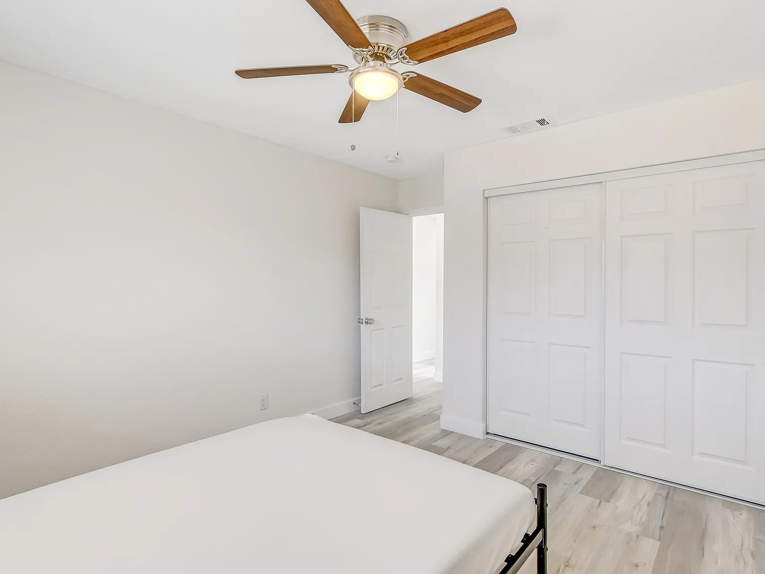 4 bed, 3.0 bath, 1437 sqft, $849 — Photo 3