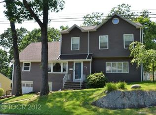 45 Rafkind Rd, Bloomingdale, NJ 07403