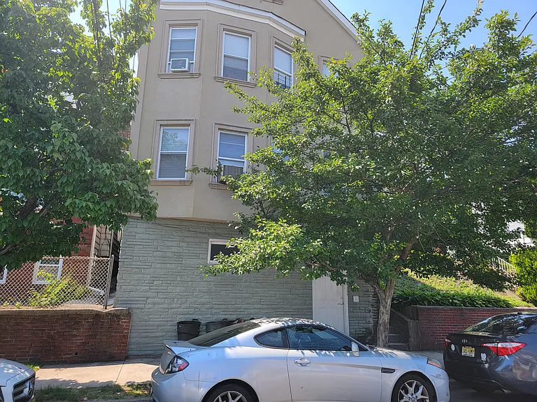 165 Corabelle Ave #2 — Photo 1