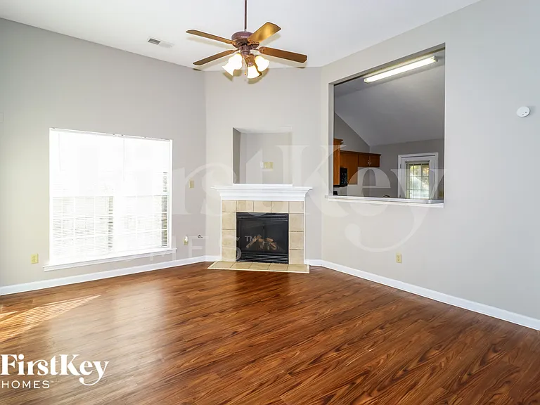 1411 Carlton Ridge Dr — Photo 3