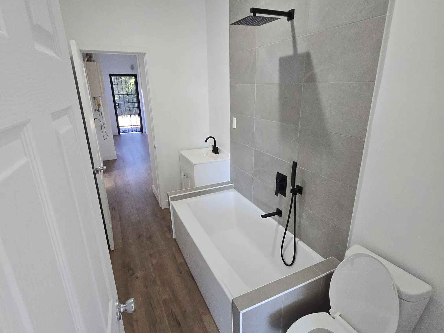 2 bed, 800 sqft, $2,600 — Photo 2
