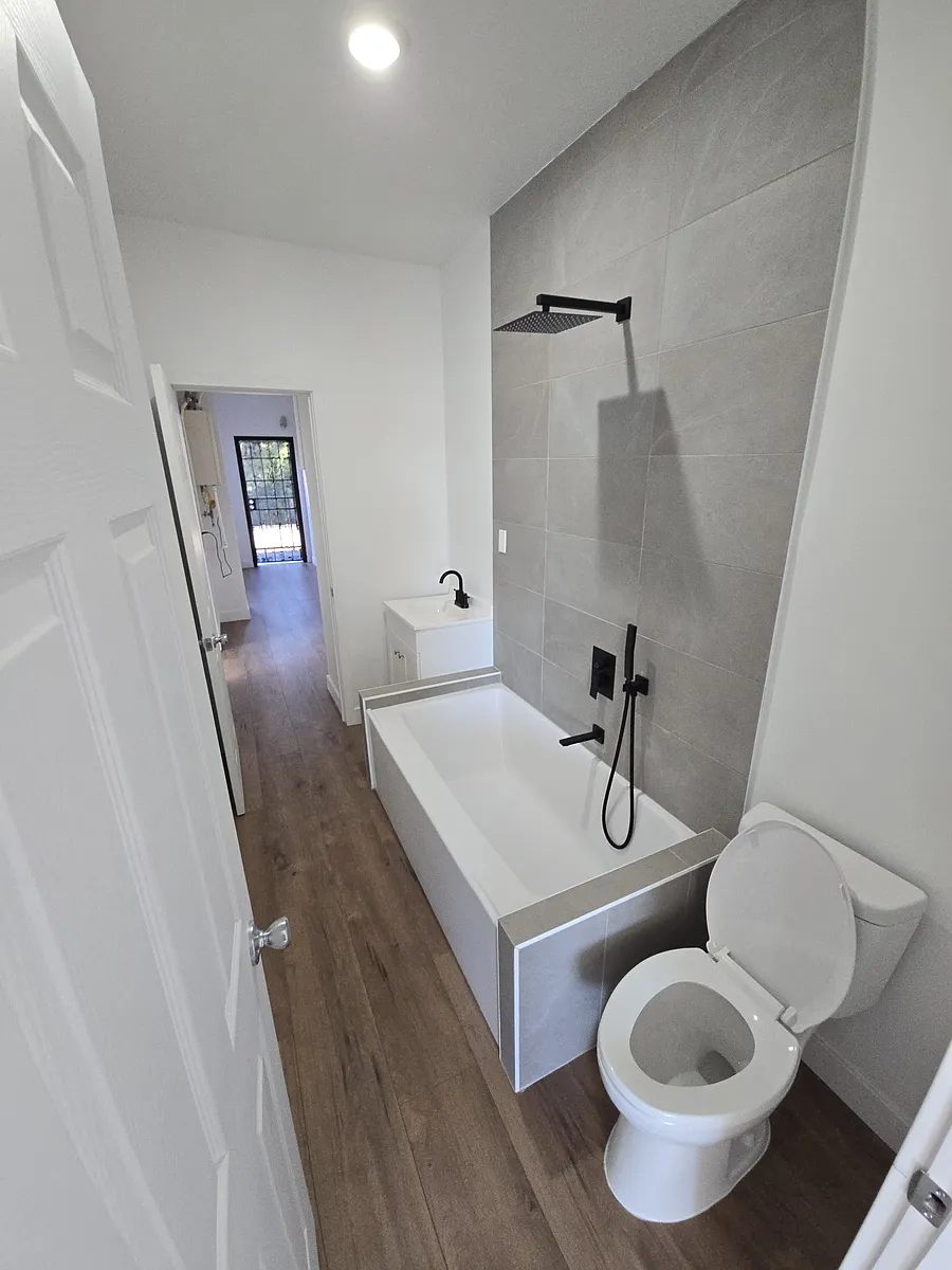 Building Photo - 2023 W 28th St #2025
