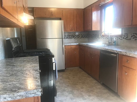 3rd image of 6933 N Williams Ave