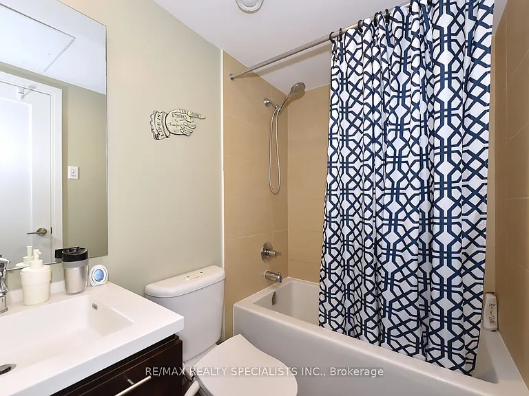 70 Roehampton Ave #712 — Photo 15