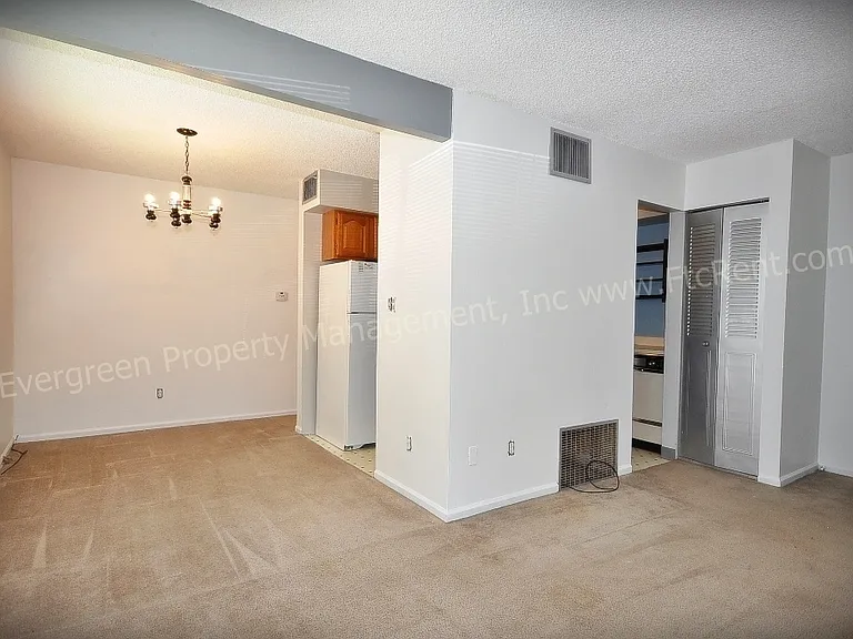 1705 Heatheridge Rd #D104 — Photo 4