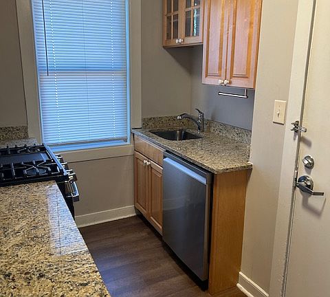 5th image of 1400 Kenmore Ave APT E5