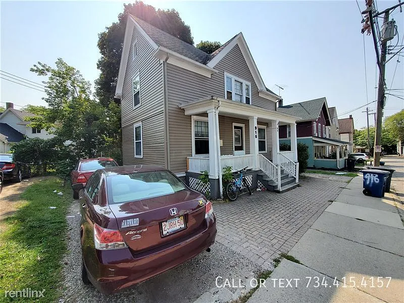 916 Greenwood Ave — Photo 2
