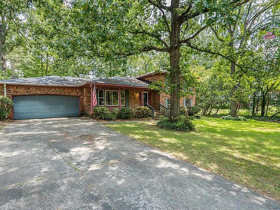 2nd image of 636 Shadowbrook Dr