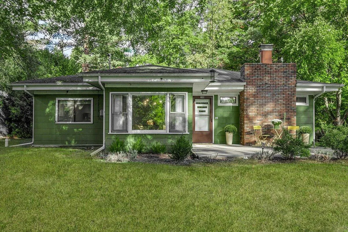 310 W Detroit St photo 1