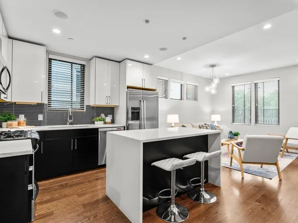 34 Chestnut Ave #101, Jamaica Plain, MA 02130