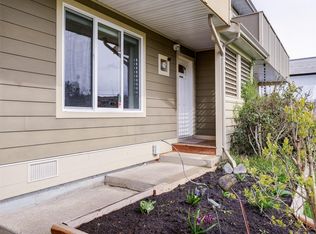 2035 Melville Dr, Sidney, BC V8L2N2