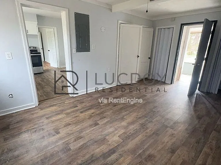 320 Lawrence Rd — Photo 7