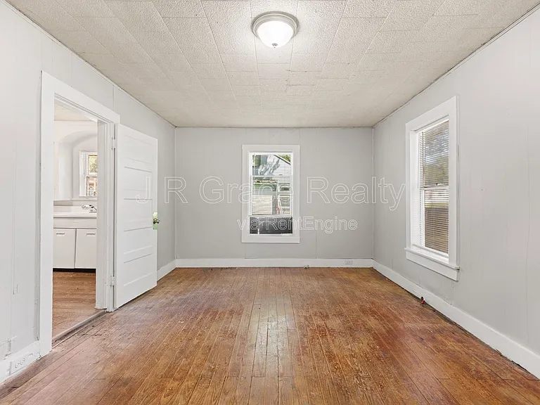 802 W Navasota St — Photo 17