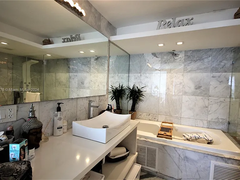 5151 Collins Ave #933 — Photo 11