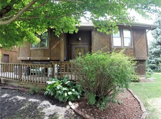 1200 Sunset Dr, Carlisle, IA 50047