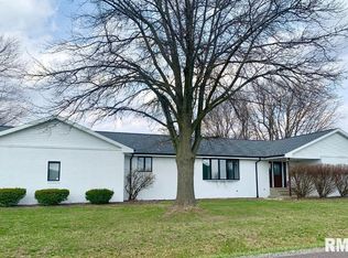 156 Illini Trl, Virden, IL 62690