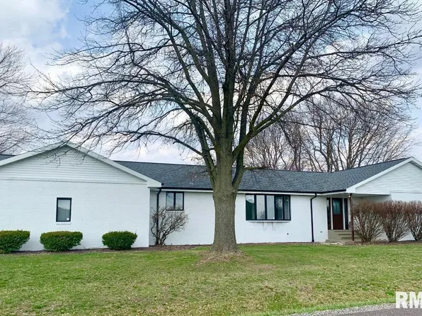 156 Illini Trl, Virden, IL 62690